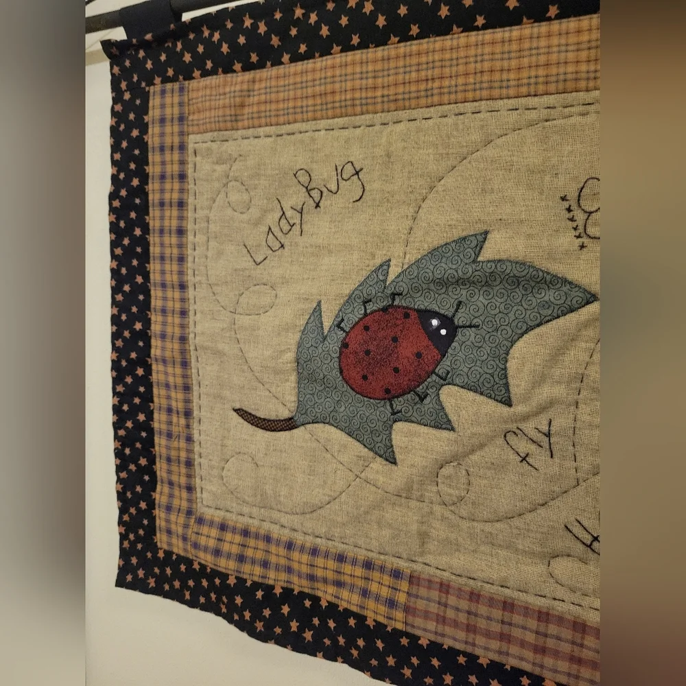 ❤️🩷❤️Ladybug primitive quilted wall hanging tapestry fabric art